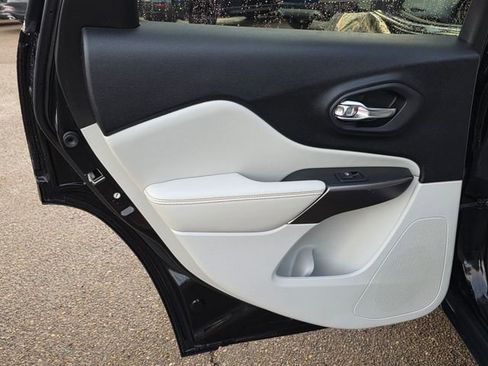 Used 2020 Jeep Cherokee Limited w/ Technology Group image 21