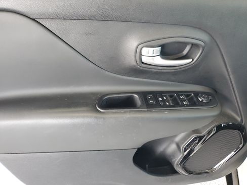 Certified 2020 Jeep Renegade Altitude AWD/4WD image 15