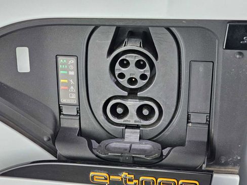 Used 2022 Audi e-tron Chronos w/ Chronos Package image 27
