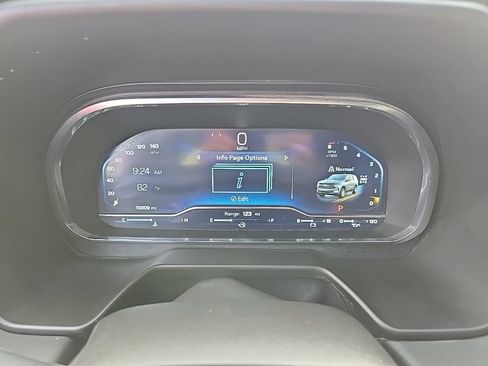 Used 2023 Chevrolet Suburban Z71 w/ Luxury Package AWD/4WD image 49