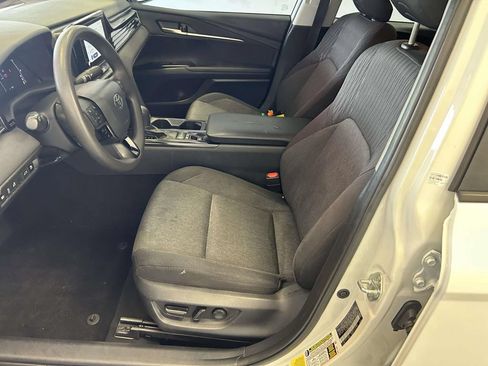 Used 2025 Toyota Camry LE w/ Convenience Package FWD image 15