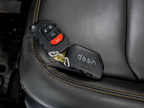 Used 2024 Jeep Gladiator Mojave w/ Convenience Group AWD/4WD image 66
