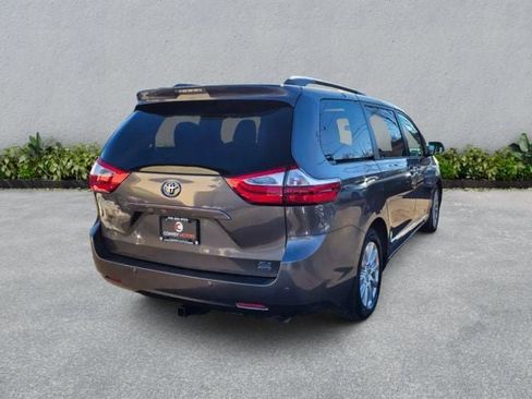 Used 2017 Toyota Sienna XLE Premium w/ Cargo Management Package image 5