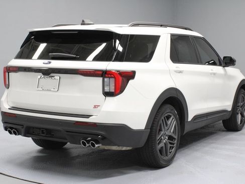 Used 2025 Ford Explorer ST AWD/4WD image 11