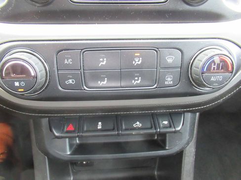 Used 2019 GMC Canyon SLE w/ SLE Convenience Package image 34