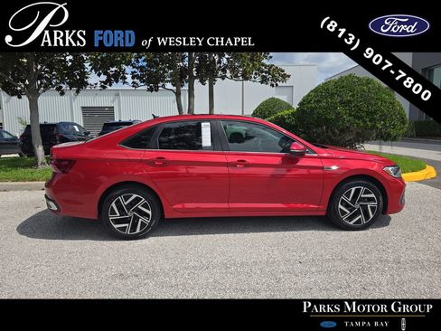 Used 2022 Volkswagen Jetta SEL FWD image 3