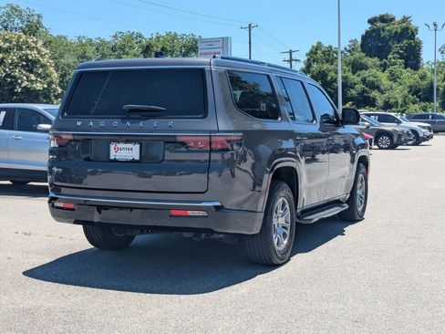 Used 2024 Jeep Wagoneer 4WD image 3