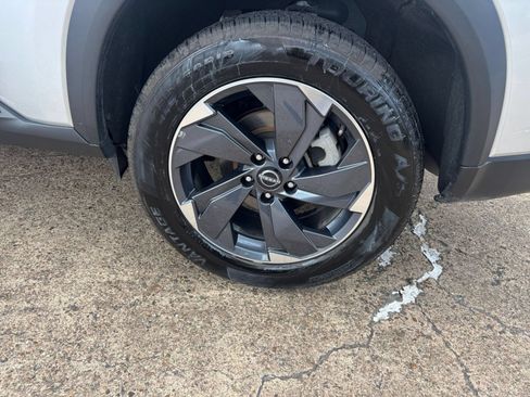 Used 2025 Nissan Rogue SV FWD image 31