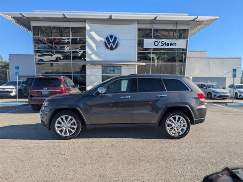 Used 2017 Jeep Grand Cherokee Limited w/ Luxury Group II image 4