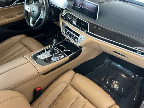 Used 2022 BMW 740i w/ Premium Package RWD image 15