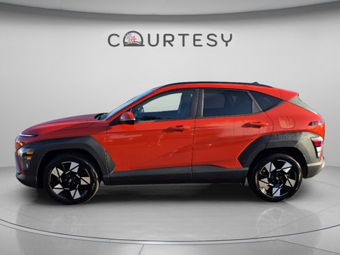 Used 2024 Hyundai Kona SEL FWD image 2