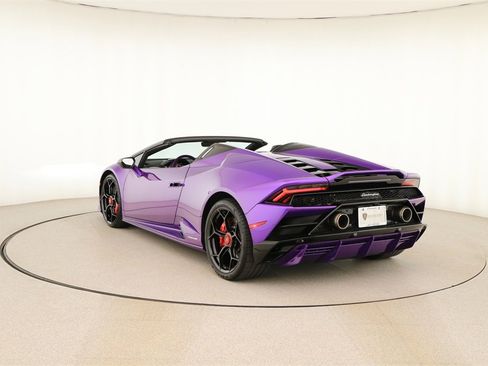 Used 2024 Lamborghini Huracan EVO image 4