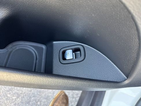 Used 2025 Mercedes-Benz GLC 300 4MATIC image 49
