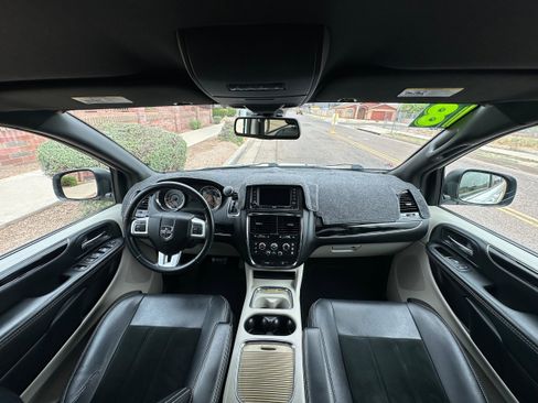Used 2018 Dodge Grand Caravan SXT image 13