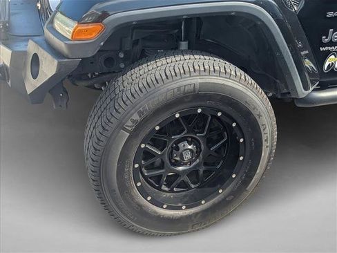 Used 2018 Jeep Wrangler Unlimited Sahara AWD/4WD image 21