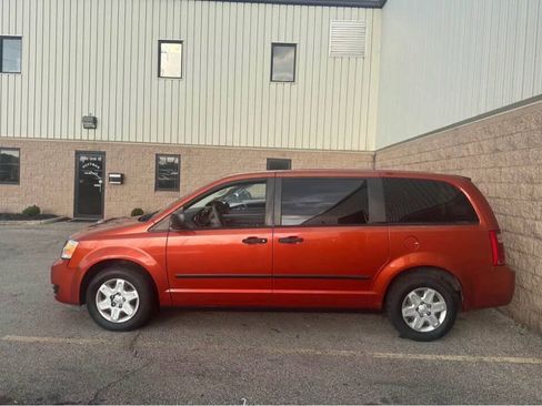 Used 2008 Dodge Grand Caravan SE FWD image 2