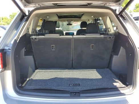 Certified 2025 Volkswagen Atlas SE w/ Panoramic Sunroof Package FWD image 8