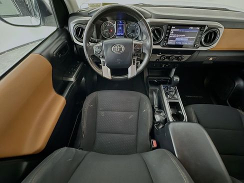 Used 2020 Toyota Tacoma SR5 RWD image 9