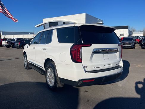 Used 2021 GMC Yukon SLT w/ SLT Luxury Plus Package image 3
