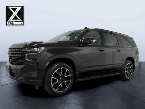 Used 2024 Chevrolet Suburban RST w/ Luxury Package image 2