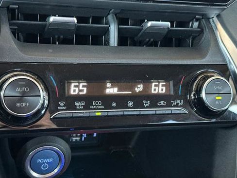 Certified 2021 Toyota Venza LE image 25