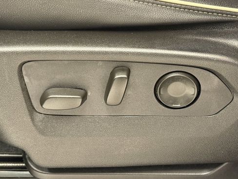 Used 2024 GMC Yukon XL SLT image 22