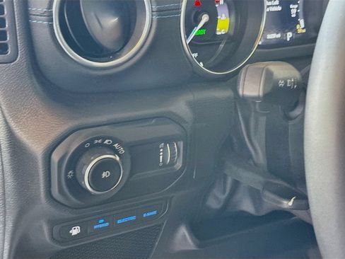 Used 2023 Jeep Wrangler Unlimited Rubicon 4xe w/ Cold Weather Group AWD/4WD image 11