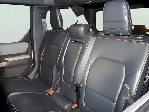 Used 2022 Ford Bronco Badlands image 14