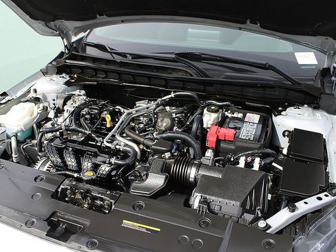 Used 2024 Nissan Altima 2.5 SV image 11