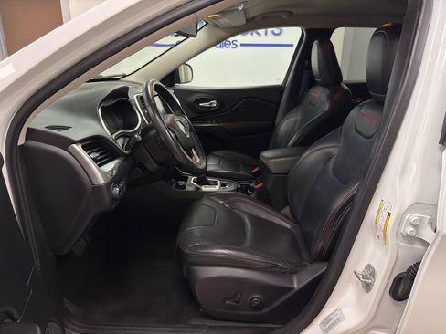 Used 2016 Jeep Cherokee Trailhawk w/ Leather Interior Group image 9