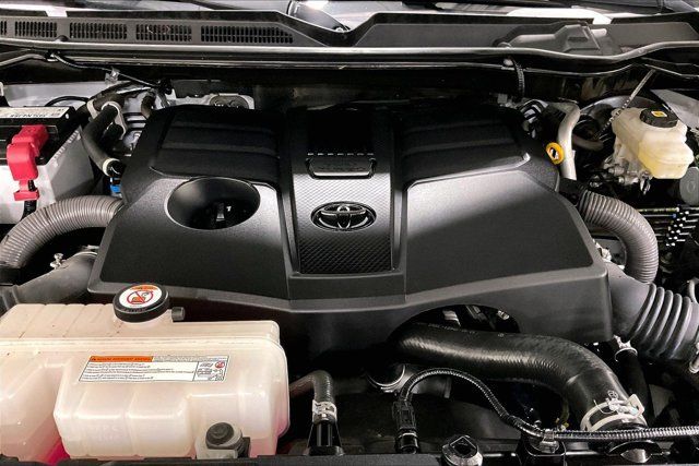 Used 2022 Toyota Tundra SR5 w/ SR5 Convenience Package AWD/4WD image 10