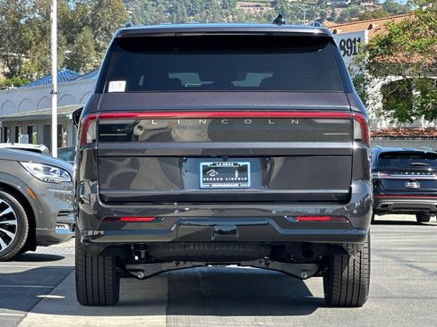 New 2026 Lincoln Navigator L Reserve w/ Jet Appearance Package AWD/4WD image 4