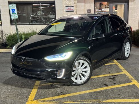 Used 2018 Tesla Model X 75D image 2