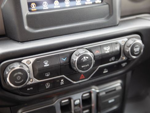 Used 2022 Jeep Gladiator Willys image 16