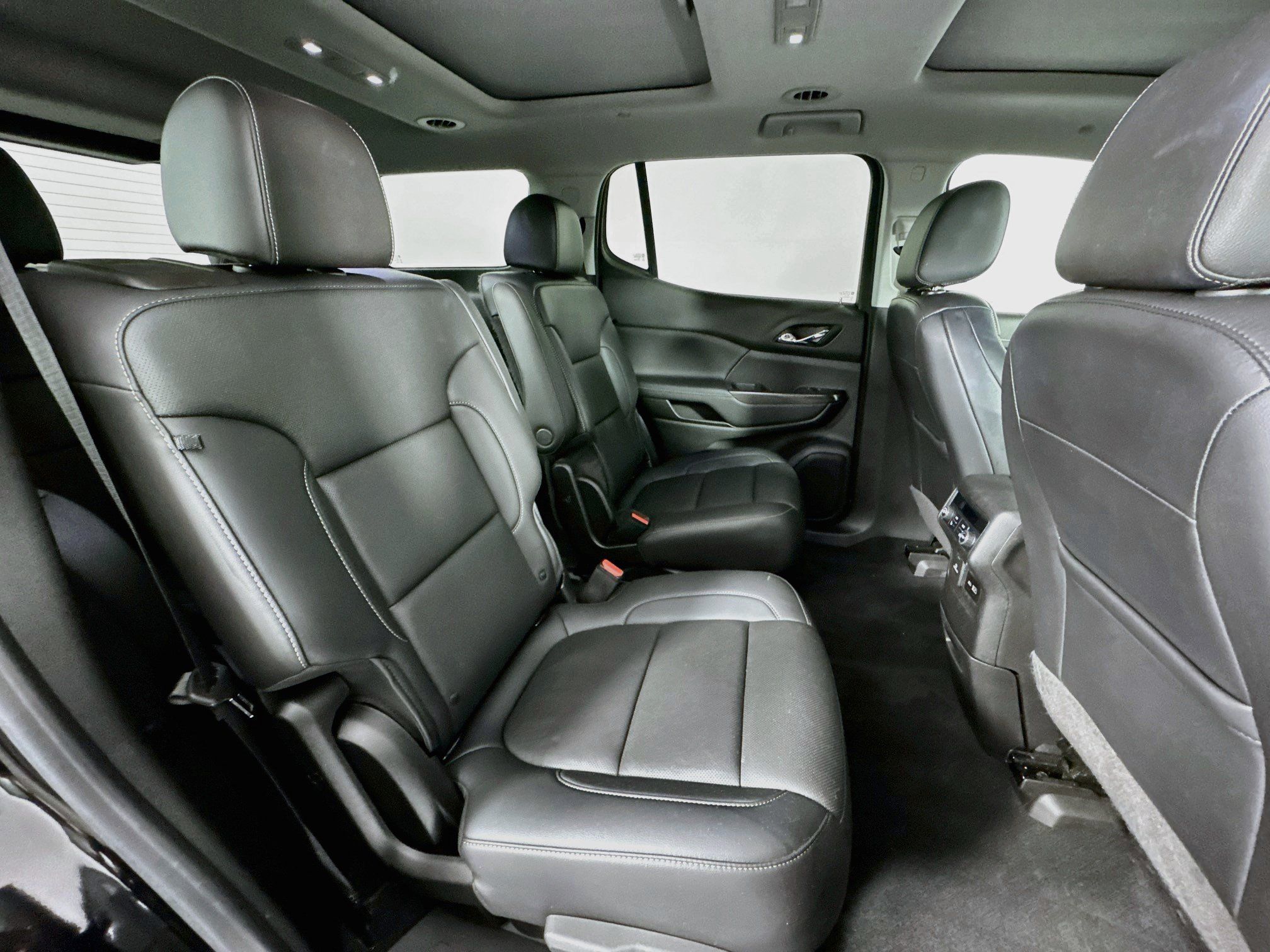 Used 2021 GMC Acadia SLT w/ Technology Package FWD image 28