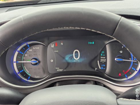 Used 2024 Chrysler Pacifica Select image 26