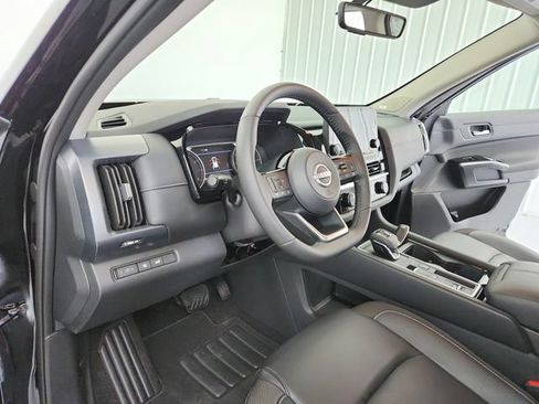 Used 2025 Nissan Pathfinder SL w/ SL Premium Package FWD image 18