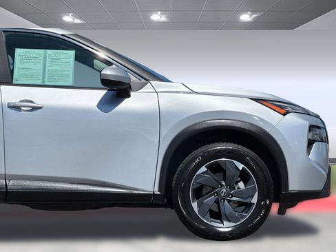 Used 2024 Nissan Rogue SV FWD image 34