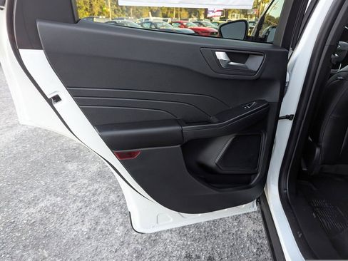 New 2026 Ford Escape SE w/ Class II Trailer Tow Package FWD image 28