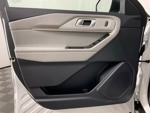 New 2026 Ford Explorer Active RWD image 12