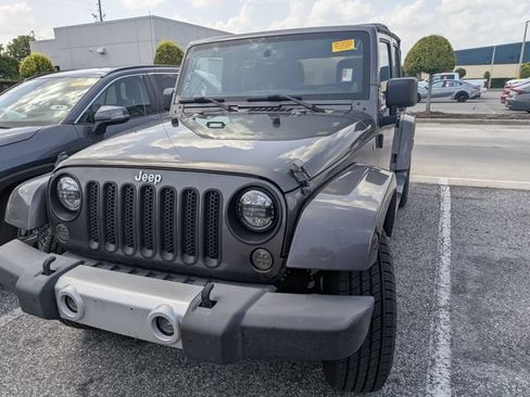 Used 2014 Jeep Wrangler Unlimited Sahara w/ Connectivity Group AWD/4WD image 2