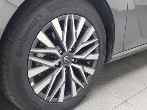 Used 2025 Nissan Altima 2.5 SV FWD image 31