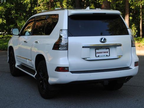 Used 2016 Lexus GX 460 Luxury w/ Preferred Accessory Package image 16