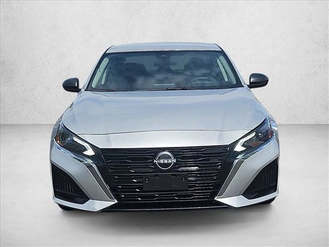 Used 2025 Nissan Altima 2.5 SV FWD image 2