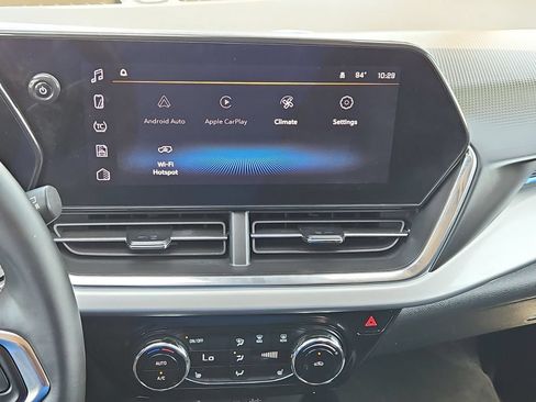 Used 2025 Chevrolet Trax LT w/ LT Convenience Package FWD image 19