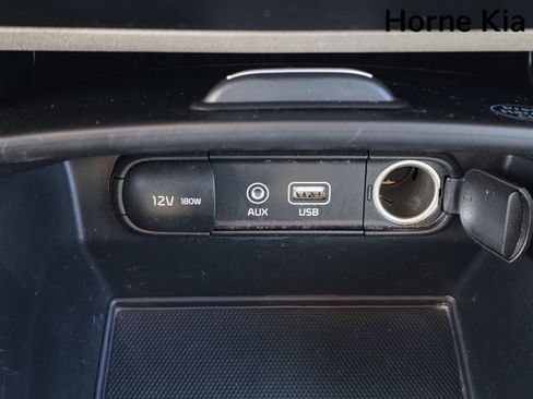 Used 2020 Kia Sorento LX image 18