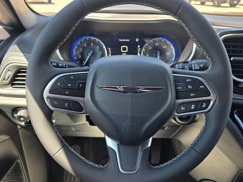 New 2025 Chrysler Pacifica Select image 31