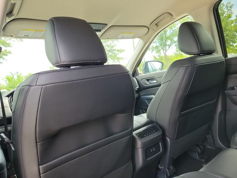 Certified 2024 Nissan Pathfinder SL FWD image 18