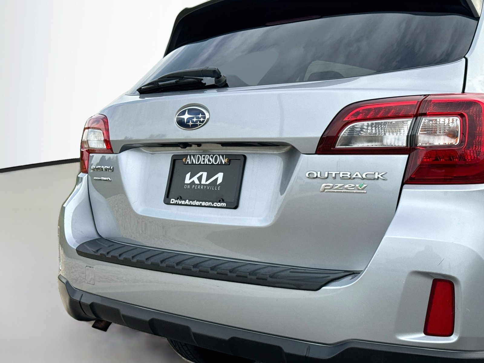 Used 2017 Subaru Outback 2.5i Premium AWD/4WD image 6