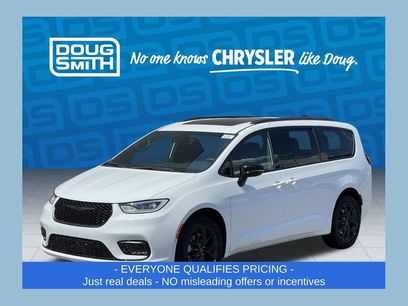 New 2026 Chrysler Pacifica Limited w/ S Appearance Package